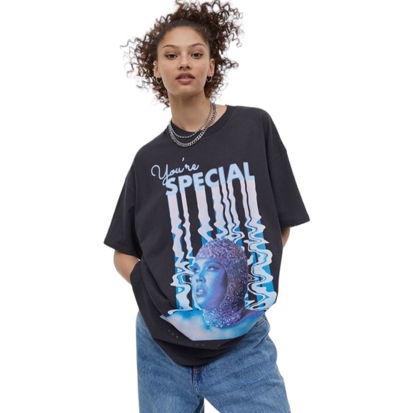 LIZZO NWT Dark Grey You’re Special Short Sleeve Tshirt Various Sizes - Picture 1 of 6